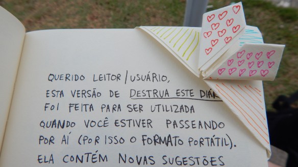 Algumas páginas são reservadas a métodos personalizados de destruição. Eu escolhi fazer um marca-páginas!